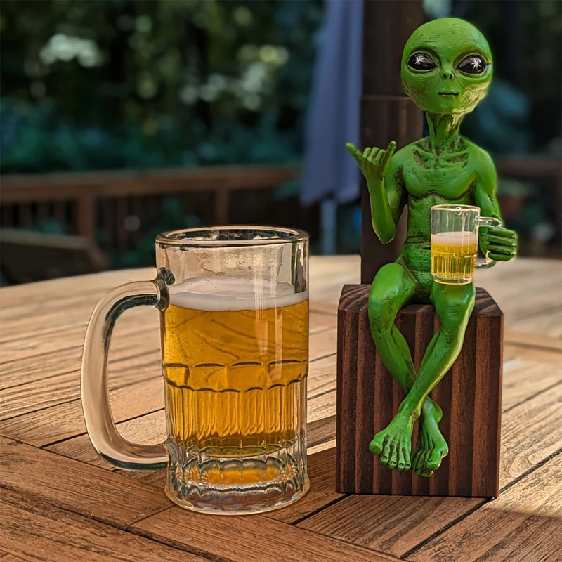 statues aliens résine vert gris yeux grands ouverts réaliste détaillé verre bière intérieur extérieur