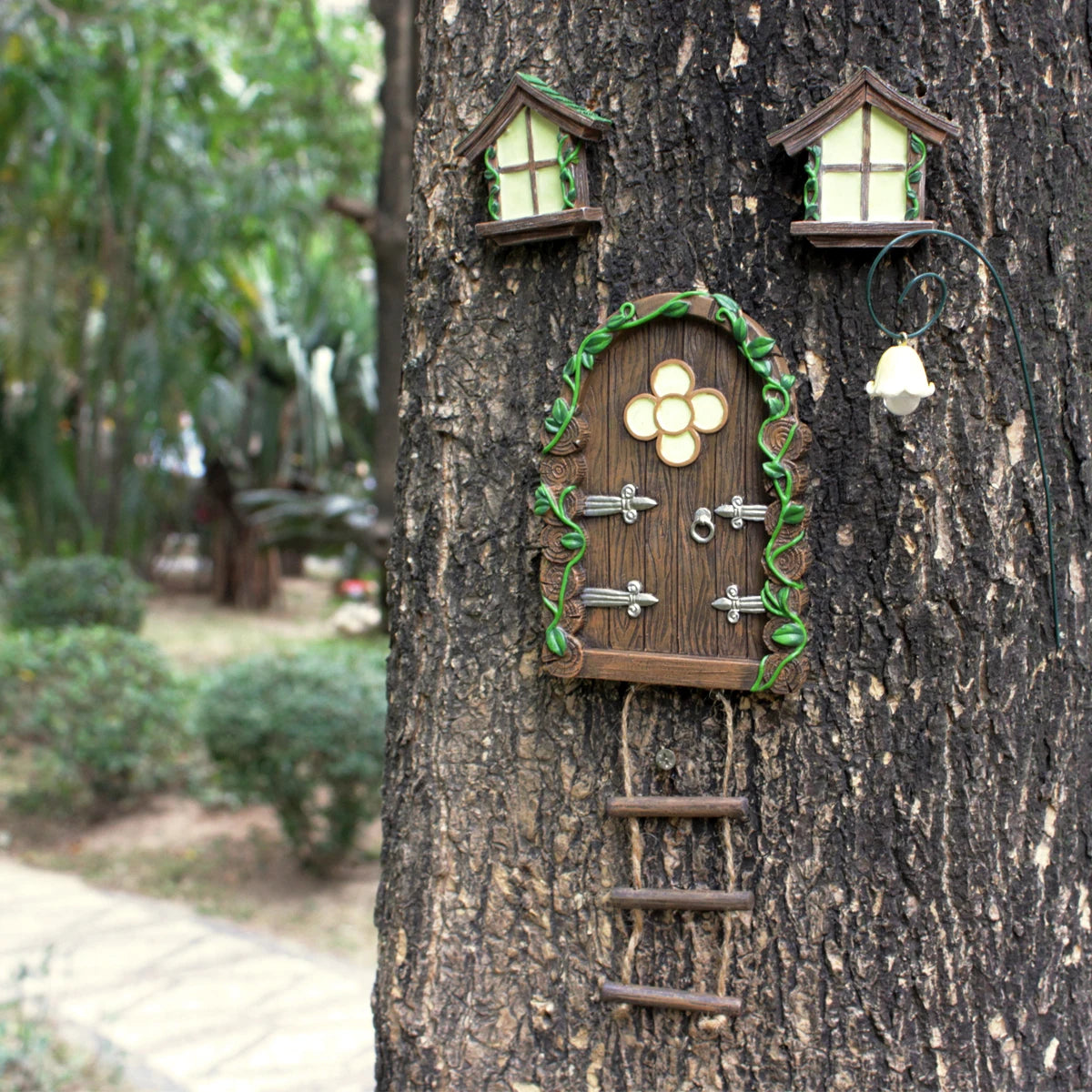 décorations extérieures résine porte miniature arbre fleurs feuilles marron vert rustique deux fenêtres cloche