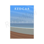 L'image montre un paysage avec des éoliennes sur l'horizon et un texte "REDCAR" en grand au premier plan, suggérant qu'il s'agit d'une illustration de la ville de Redcar ou de la région.