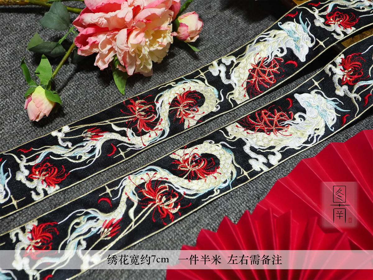 ruban décoratif artisanal dragon stylisé fleurs motifs floraux rouge noir blanc doré