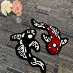 tapis moderne graphique pois squelette noir blanc rouge antidérapant intérieur extérieur chambre salon