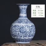 Magnifique vase en porcelaine bleu et blanc orné de motifs floraux élégants.