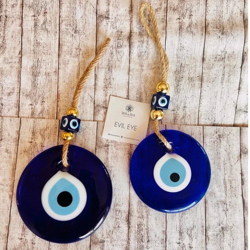 pendentif œil malheur bleu foncé oeil blanc cordelette traditionnel protection maison