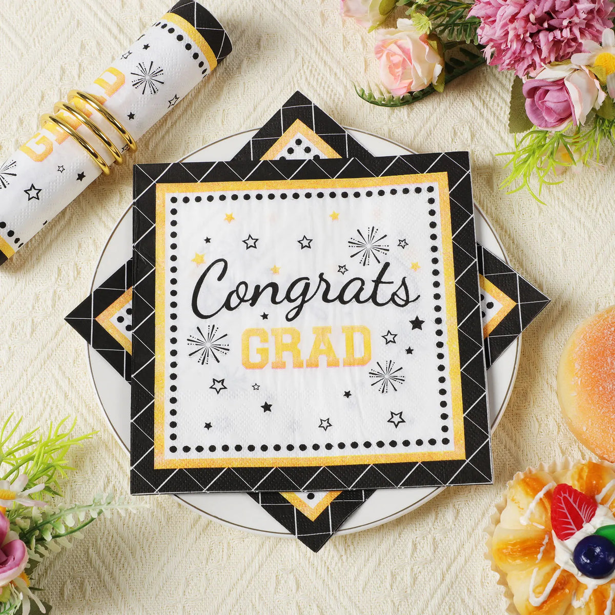 décoration fête diplômes guirlande congrats grad assiettes carton serviettes papier gobelets ballons roses