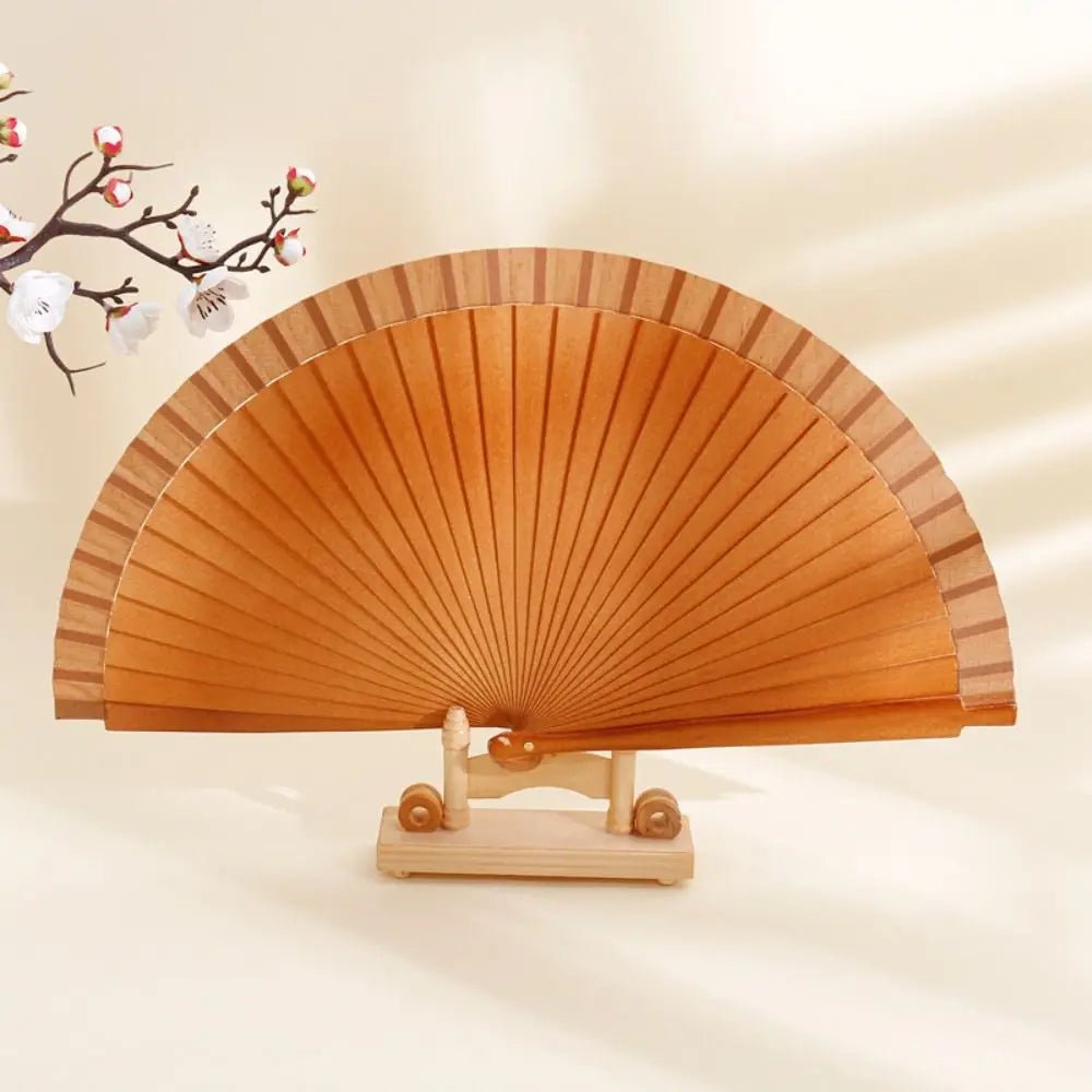 éventail traditionnel pliant naturel rayures horizontales pince bois décoration murale festive ornement
