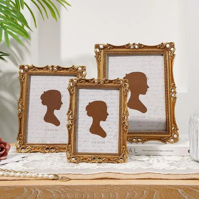 cadres photo vintage or floral strass portraits silhouettes papier texturé semi transparent ornement baroque