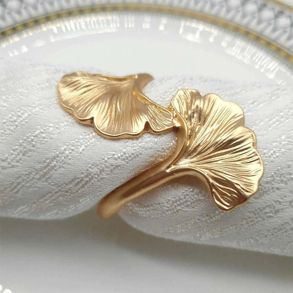 boucles serviette métal feuilles gingko or cuivre classiques mariage décoration table élégante anniversaire événement