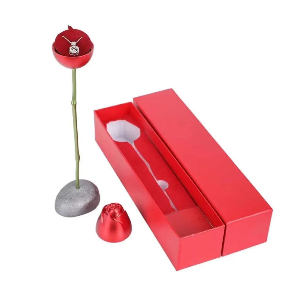 boîte bijoux fleur rouge élégante moderne gravure rose dorée base grise rangement pratique porte