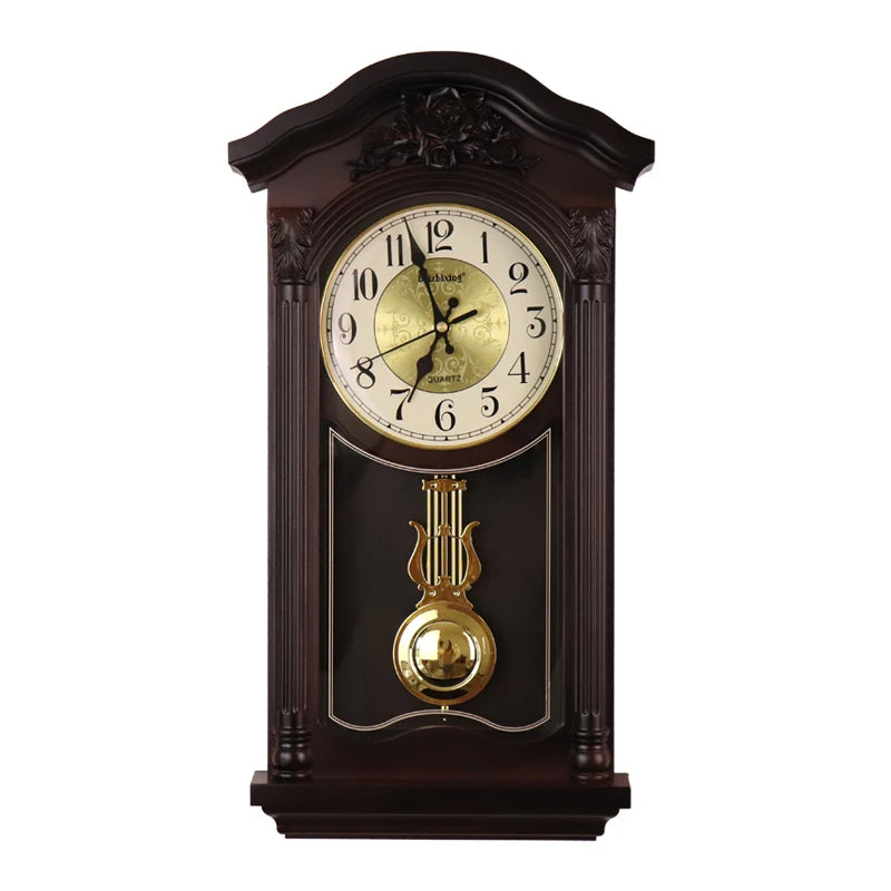 Horloge murale vintage 3D avec pendule européenne antique vue de face