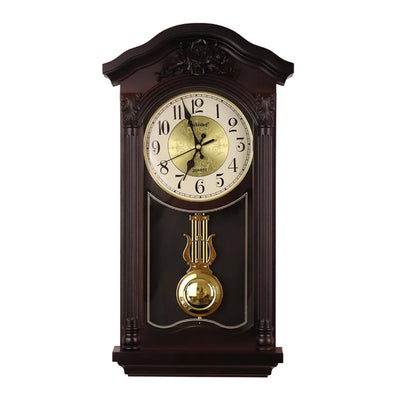 Horloge murale vintage 3D avec pendule européenne antique vue de face