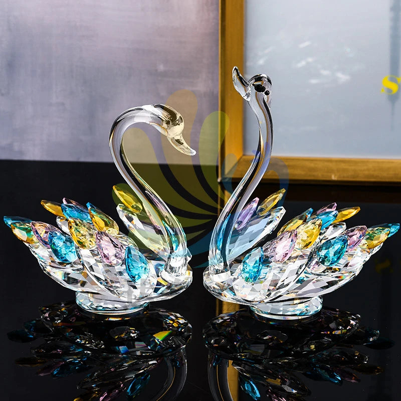 Sculpture cygne cristal plumes colorées transparent moderne décoration intérieure verte bleu jaune rose
