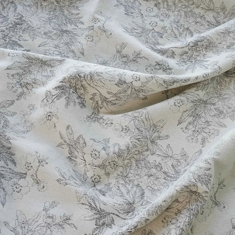 tissu polyester fleurs feuilles imprimé blanc gris classique vintage 150cm
