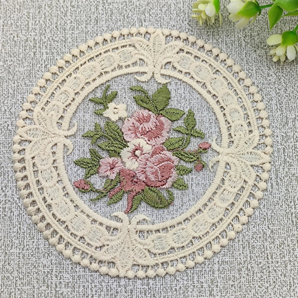 serviettes table vintage coton beige clair motifs floraux crochetées rustiques décoration table