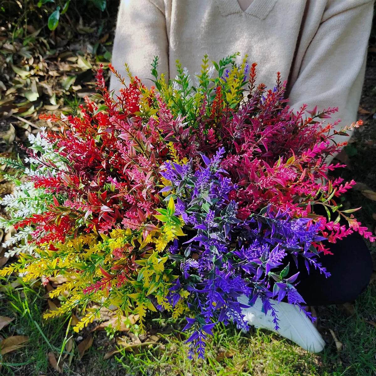 bouquets artificiels modernes feuilles fleurs decoration exterieure couleurs vives rouge violet blanc jaune vert