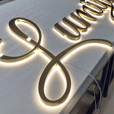 Enseigne lumineuse 3D personnalisée avec logo métal et éclairage LED
