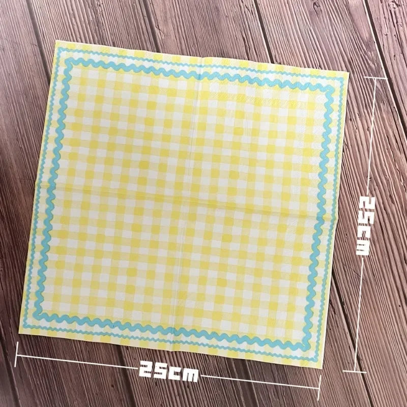serviettes papier 25x25cm 3plis jaune clair carreaux bordure ondulée classique rustique cocktail festive