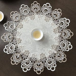 nappe ronde fleurs complexes crème blanc marron semi translucide élégante table dîner 60 70