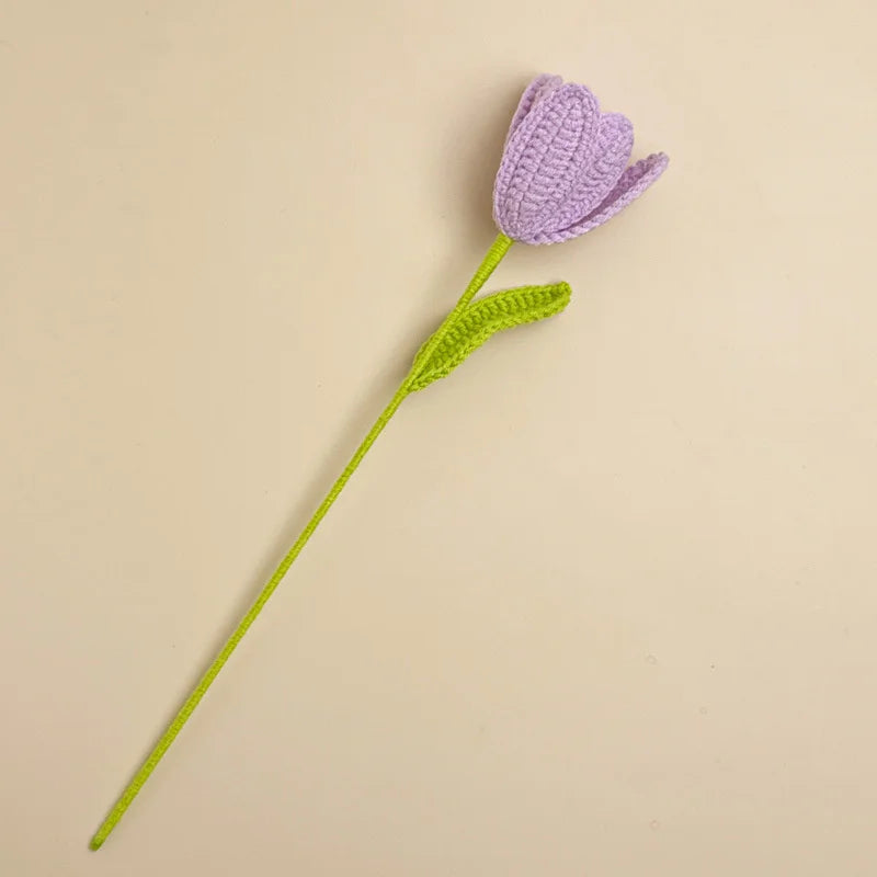 fleurs artificielles tricotées violettes blanches vertes décoration maison saint valentin anniversaire mariage tricot artisanalintérieur