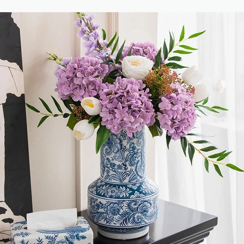vase bleu blanc floral oiseaux classique traditionnel decoration table arrangement floral
