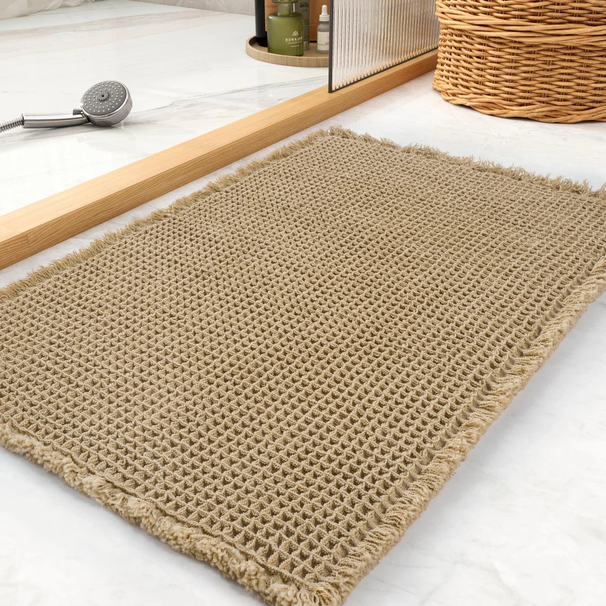 tapis bain microfibre absorbant antidérapant moderne beige clair maille géométrique bordure frisée sèche rapidement