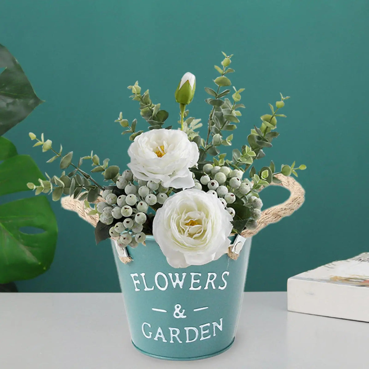 seau vintage rouge noir bleu FLOWERS GARDEN blanc pot fleur jardin