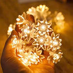 guirlande lumineuse fleurs colorées jardin nocturne décoration extérieure féerique chaleureuse led festive