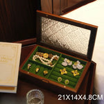 boîte bijoux bois vert vitre opaque motif floral poignée classique porte bijoux
