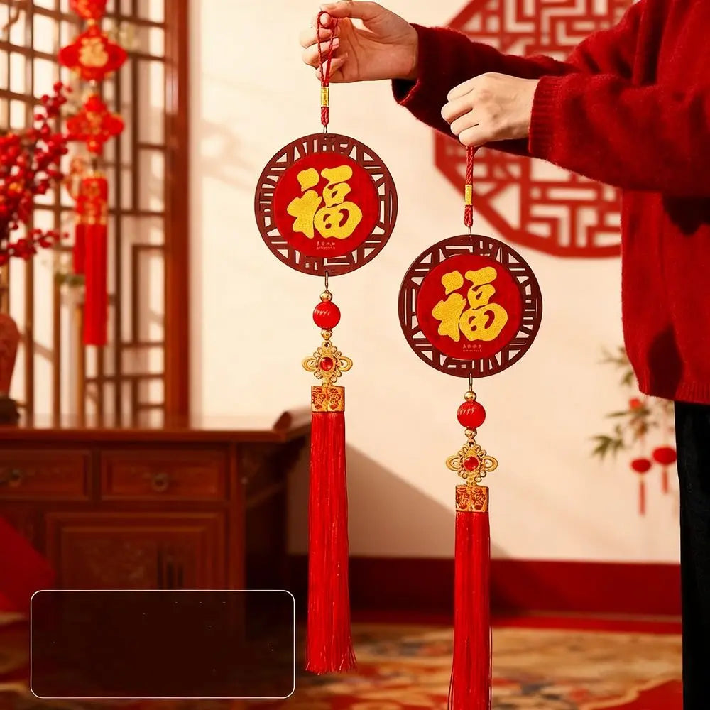 décoration nouvelle année pendentif bois rouge doré traditionnel chinois lettres motifs pompon