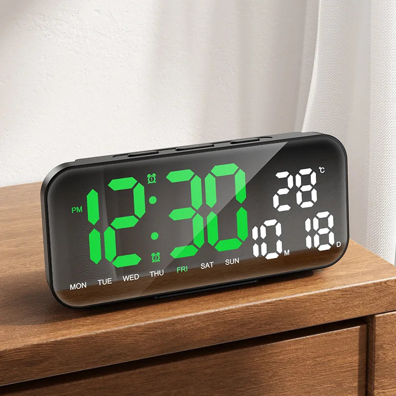 horloge numérique moderne écran led noir bleu blanc réglable luminosité affiche température compteur semaine