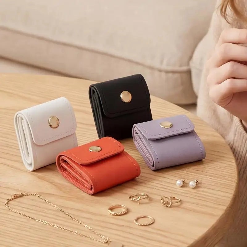 porte bijoux simili cuir violet moderne boutons pression collier bracelet boucles oreilles violet blanc