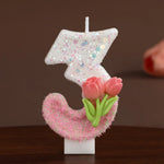 bougies forme chiffres blanc rose vert paillettes fleurs roses feuilles vertes festive tringle boîte
