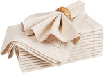 Serviettes de table en lin beige avec anneaux en rotin, avec un design chic et élégant, parfait pour une table de fête.