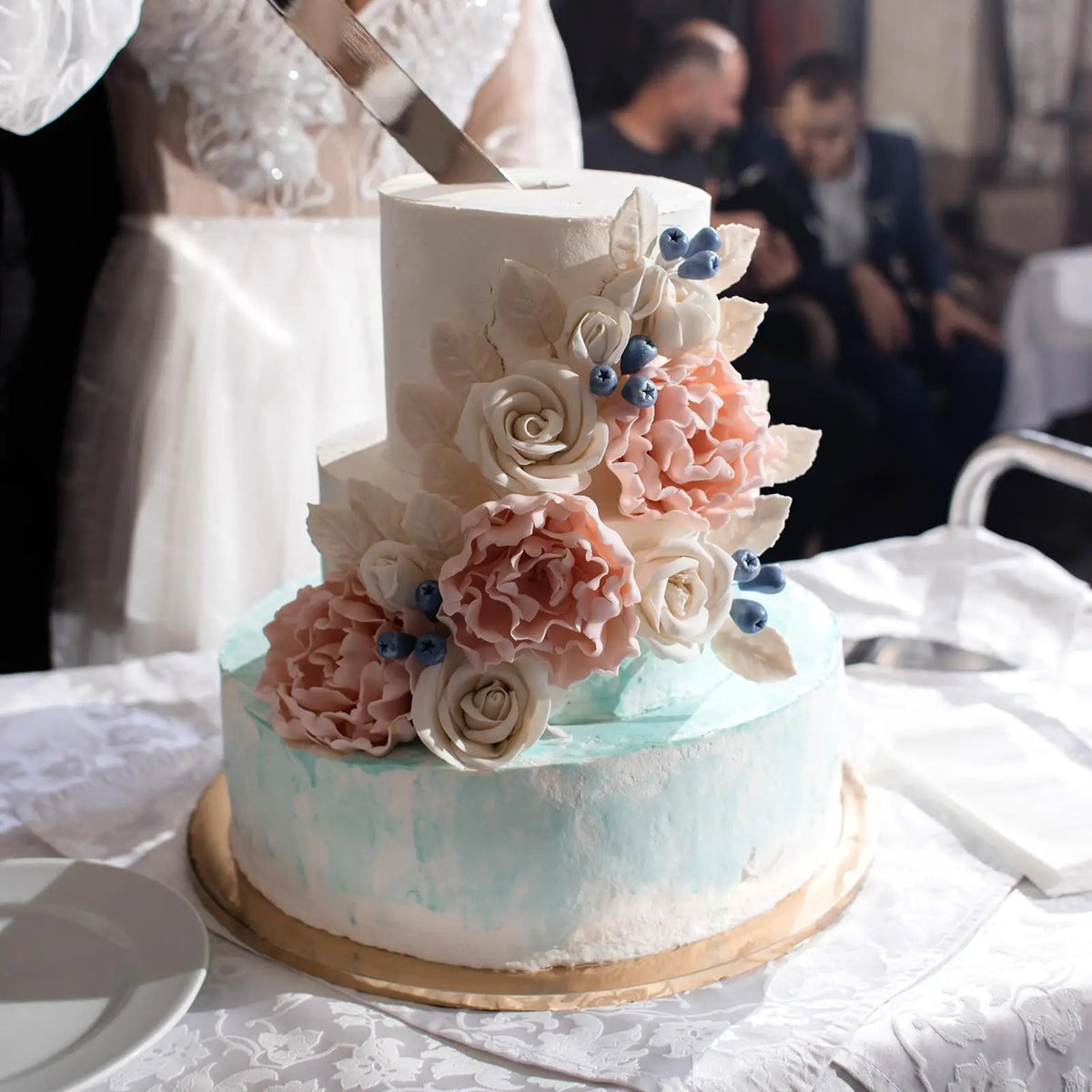 moule gâteau mousse blanc rose bleu marron décoration pâtisserie sucre floral decoration