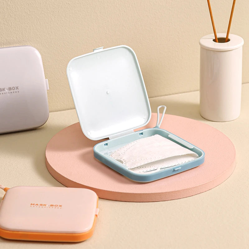 boîte rangement masques moderne orange blanche bleu clair pliable respectueuse environnement cordon détachable pratique