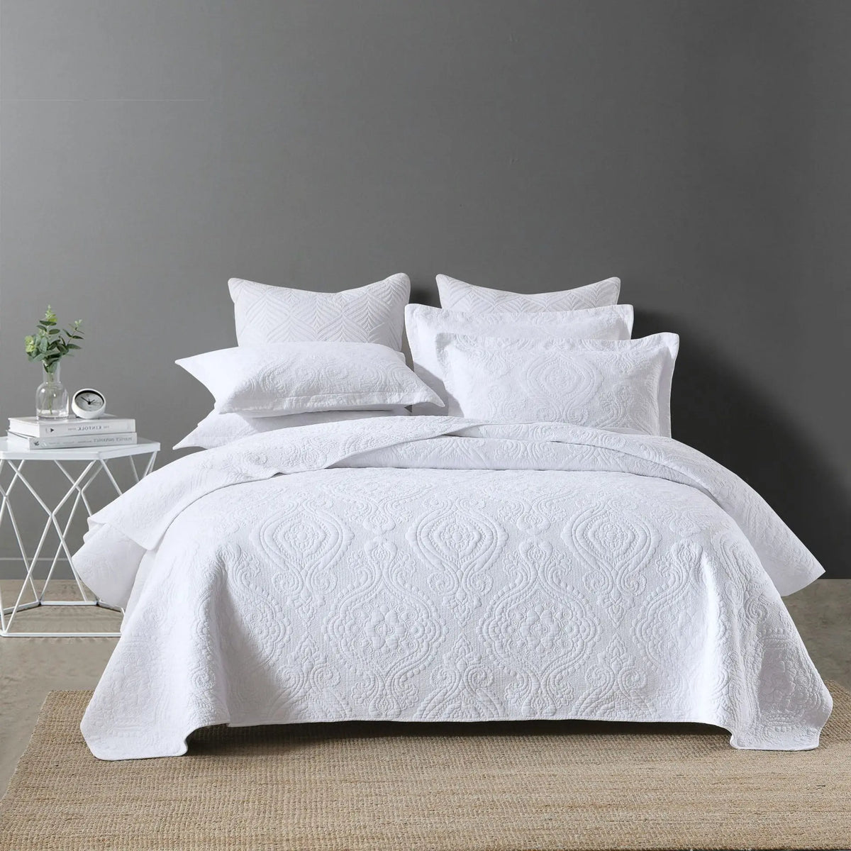 couette coton brodée motif floral blanc oreillers fixés classique ensemble lit