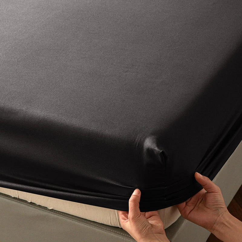 housse lit noire uni satinée élastique moderne 140cm 160cm 200cm polyester