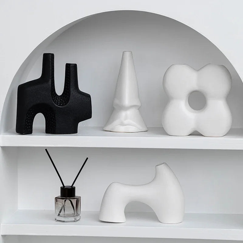 vases coniques noirs blancs modernes minimalistes texture rugueuse decoration table
