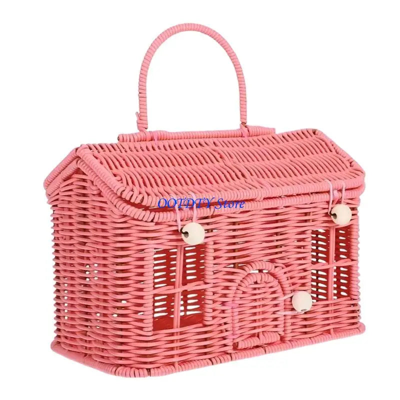 panier tressé rose bleu turquoise rangement maisonnette fenêtres porte réutilisable articles divers déco original