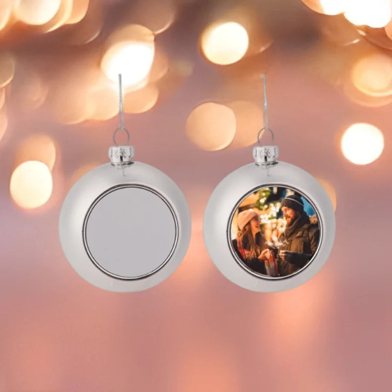 Boule de Noël argentée comme décoration de centre de table
