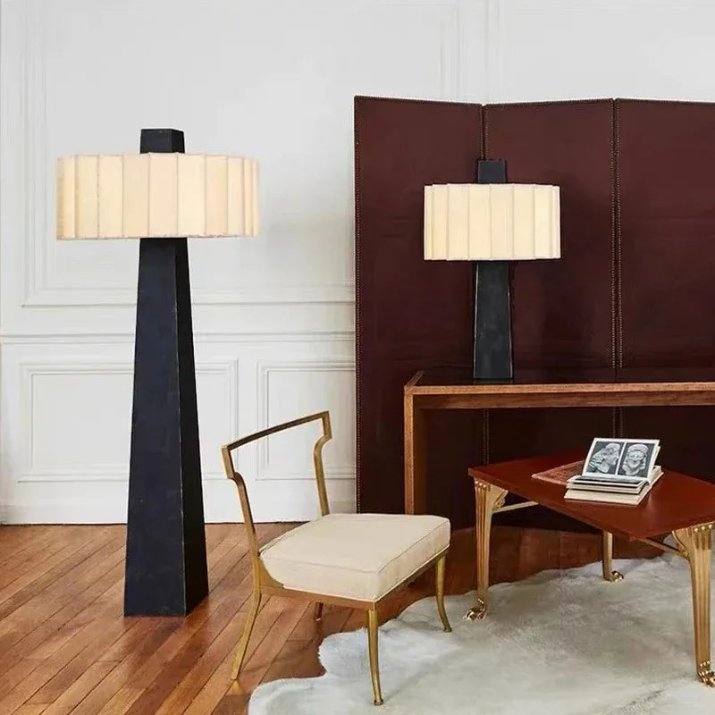 lampe table moderne noire blanche diffuseur tissu rayures horizontales