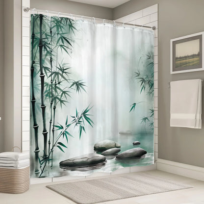 Rideau de douche design zen avec bambous et galets, installé dans une salle de bain moderne aux murs blancs et gris.
