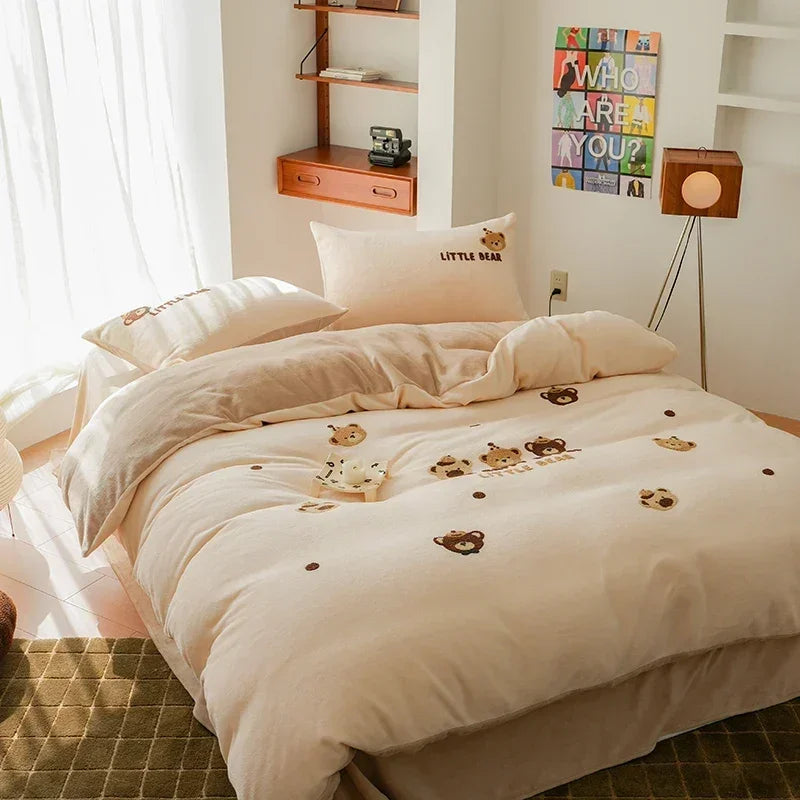 Détail de la broderie sur la housse de couette