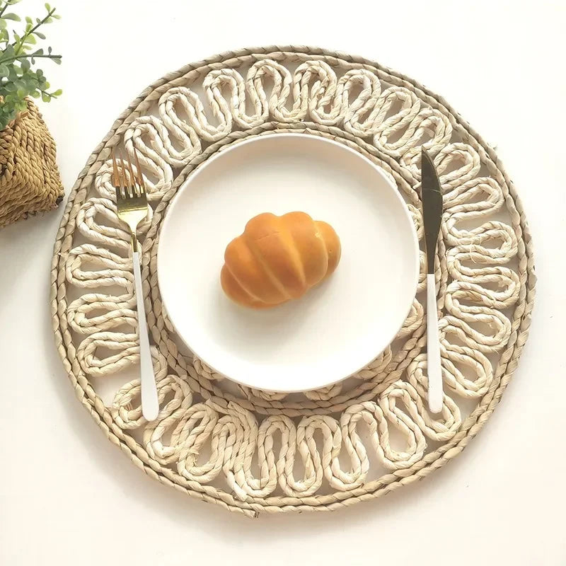 tapis table tressé spirale concentrique beige rustique opaque restaurant artisanal