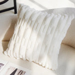 housse coussin forme lapin rose velours rayures blanches animal compagnie doux confortable décoration maison