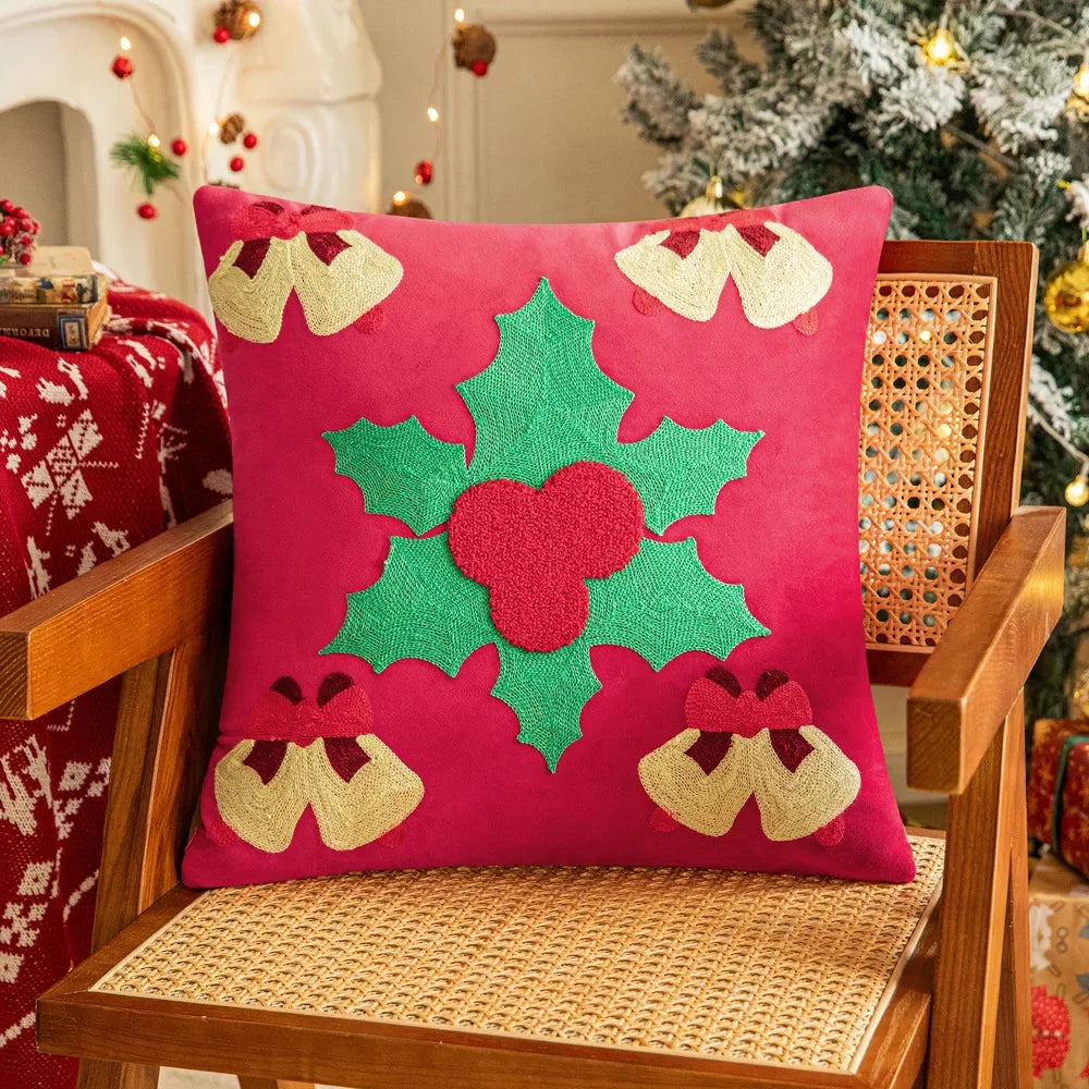 coussin brodé sapin noël rouge vert blanc décoratif festive adhésif étoiles renne père noël