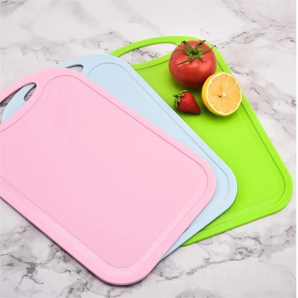 planches découpe plastique rose bleu clair vert gris moderne poignée intégrée 16cmx25cm uni opaques