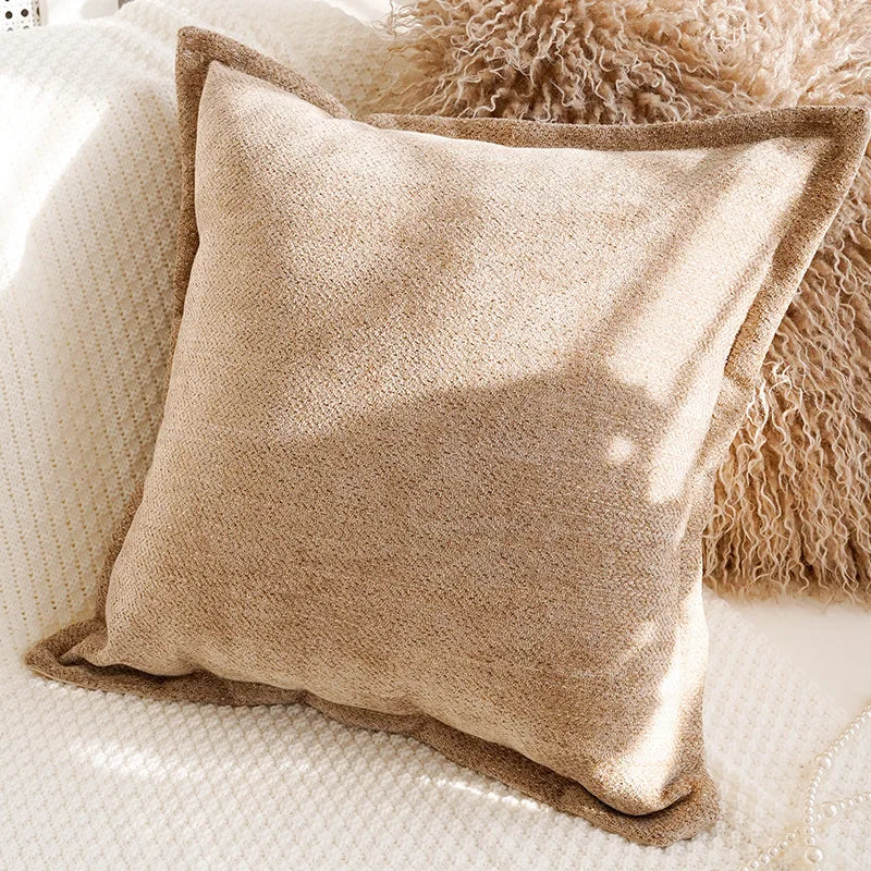 housse coussin décorative motif floral beige marron texture douce canapé lit salon moderne élégant