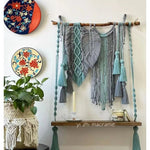 macramé boho chic étagère suspendue franges feuilles noeuds plantes vert gris bleu marron rose
