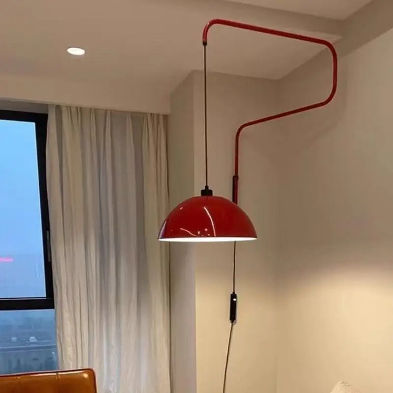 lampe suspension rouge moderne fixée mur câble électrique contemporaine cuisine salle manger
