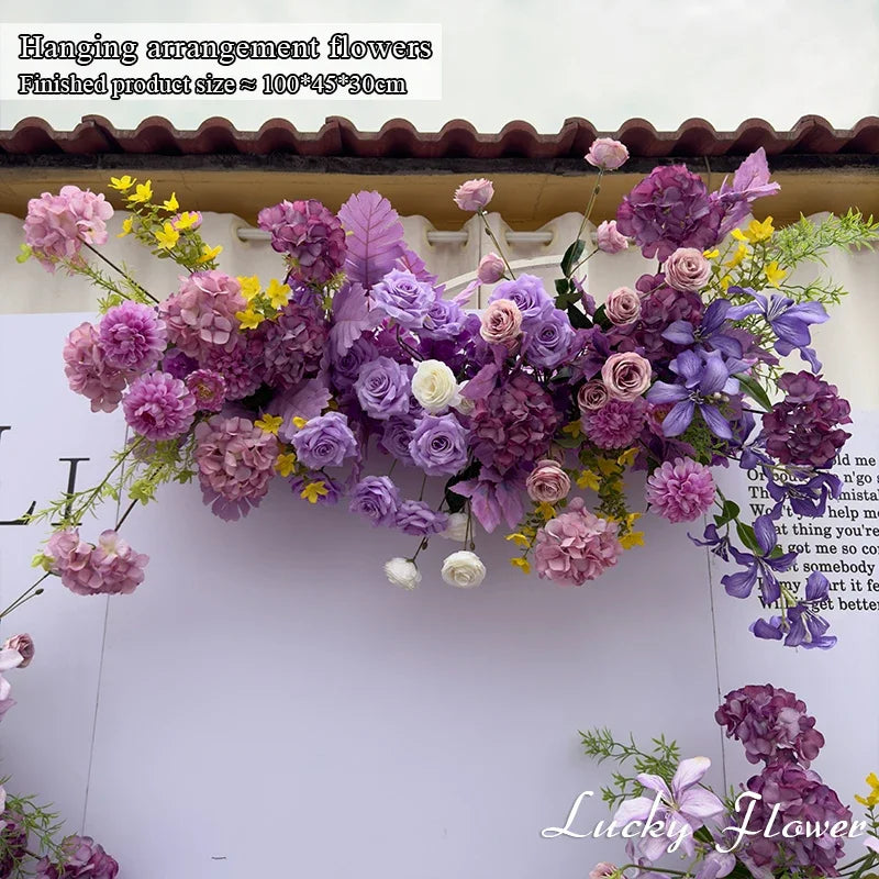 décoration événement extérieur mariage anniversaire roses fleurs variées feuillage dense tissu rouge romantique élégant